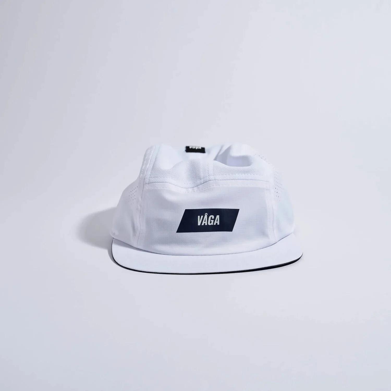 VÅGA Feather Racing Cap – White