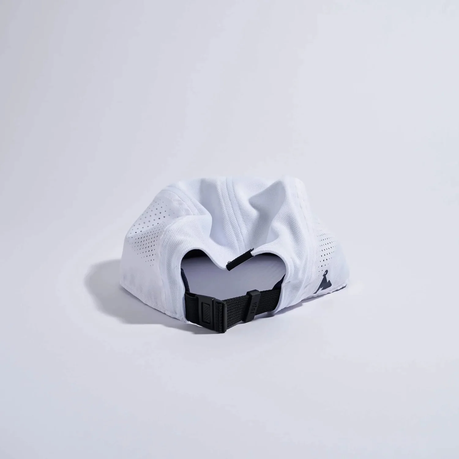 VÅGA Feather Racing Cap – White - Image 4